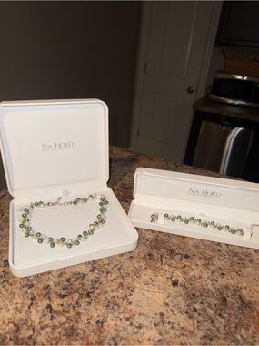 Na Hoku Multi-Tone Green Pearl Necklace and Bracelet Set with Silver Accents